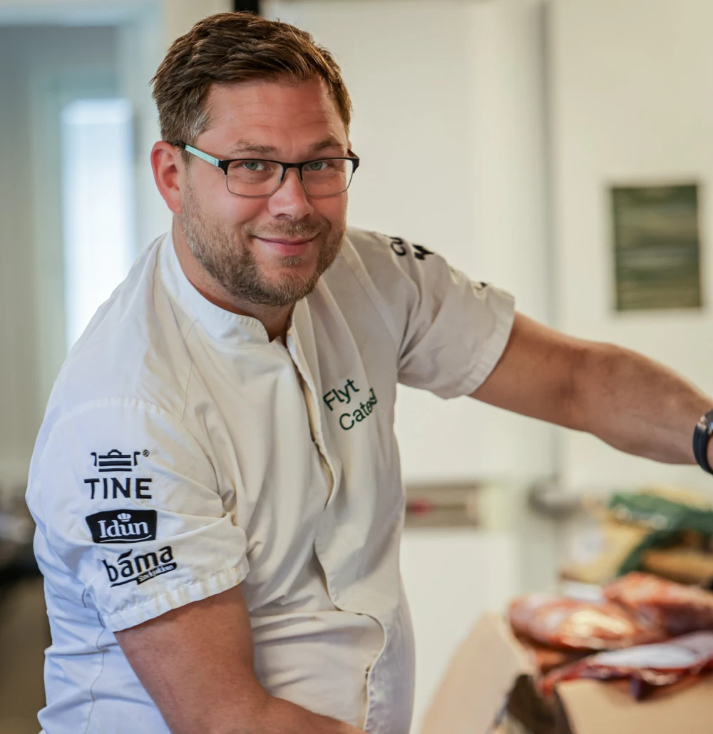 espen-smilende-uniform
