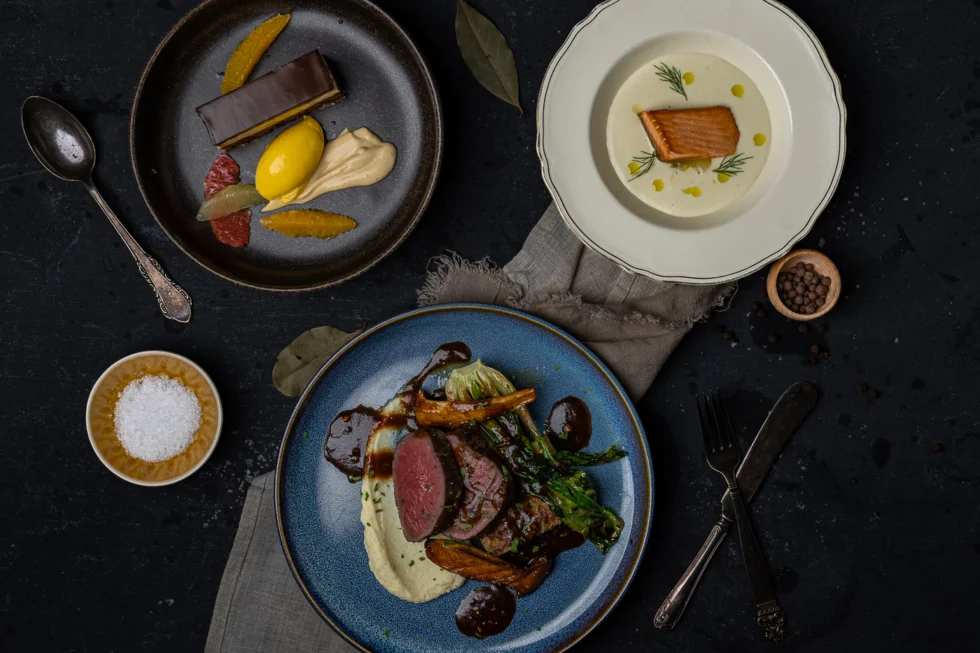 3-retter med ishavsrøye, hjort og dobbel sjokolademousse (meny 2)