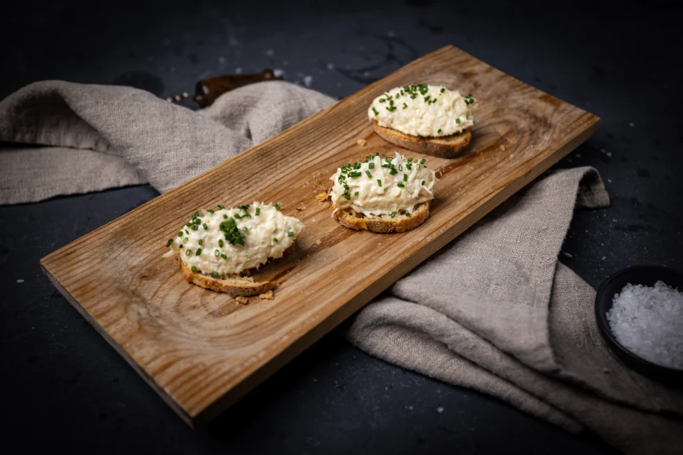 Appetizer - Røkt kveitekrem på  økologisk surdeigstoast
