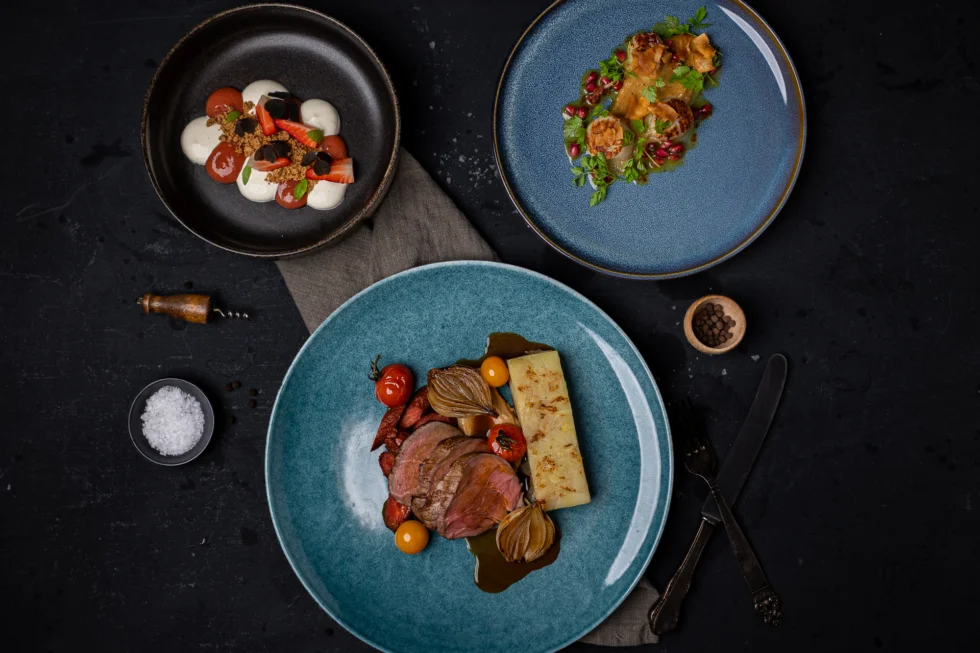 3-retter med kamskjell, indrefilet og rabarbra & jordbær