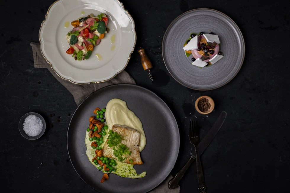 3-retter med Vitello, kveite og solbær