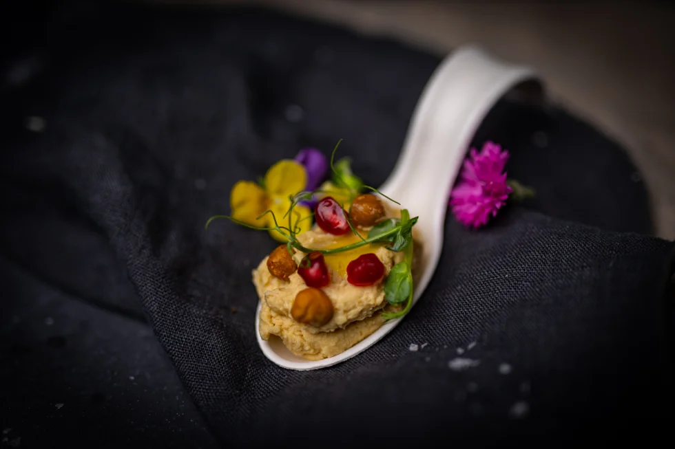 Fingermat - Hummus, granateple og sprø kikerter