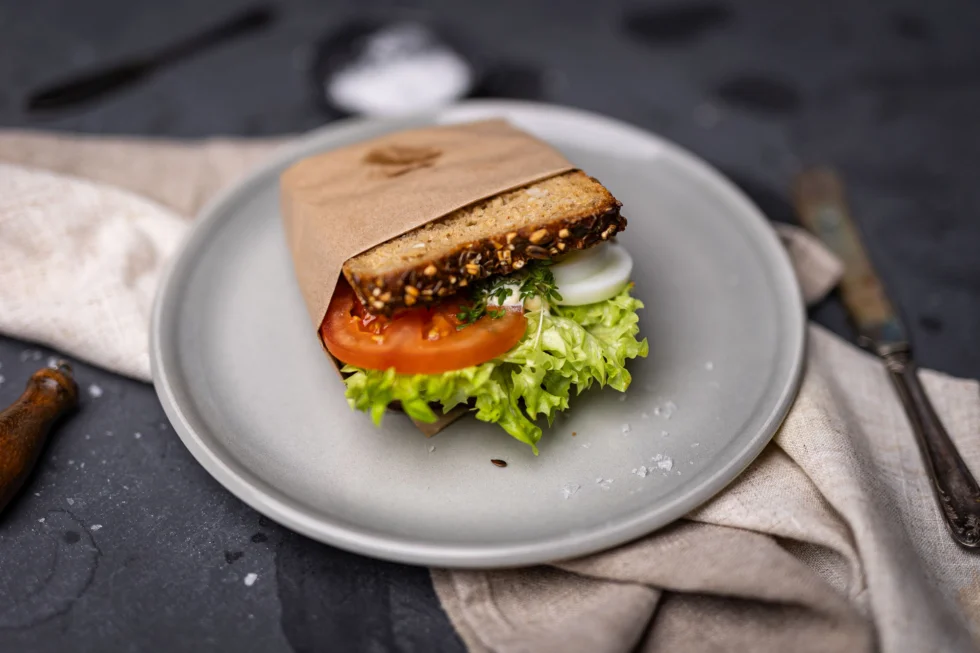 Glutenfri sandwich egg & tomat - Kolonihagen Økologisk