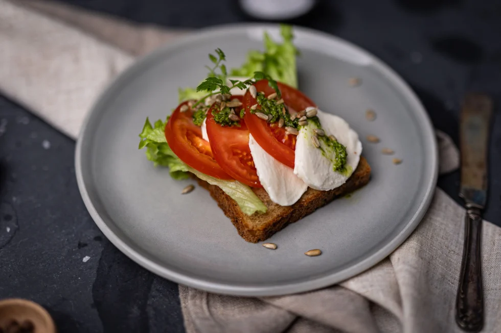 Tomat, mozzarella & pesto - Kolonihagen glutenfritt og økologisk