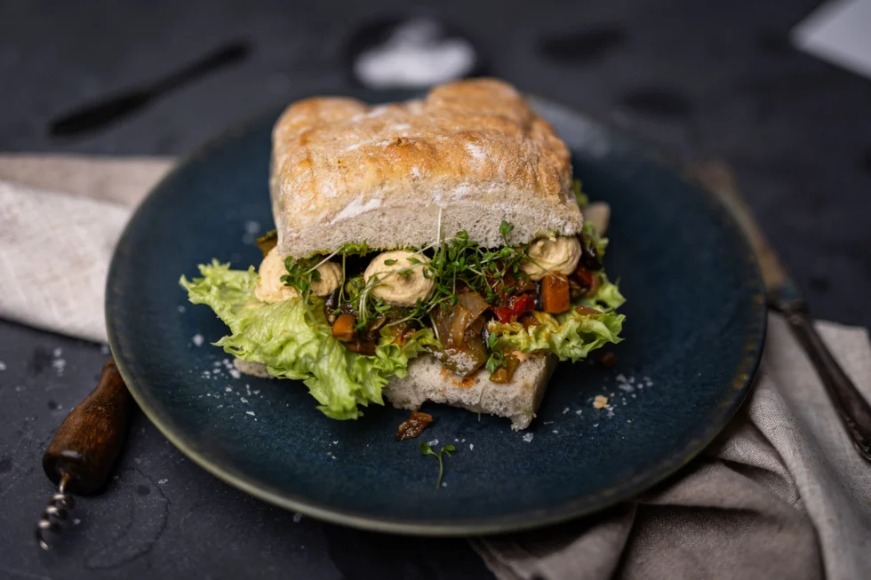 Grilla Grønnsaker & pesto - Kolonihagen økologisk ciabatta