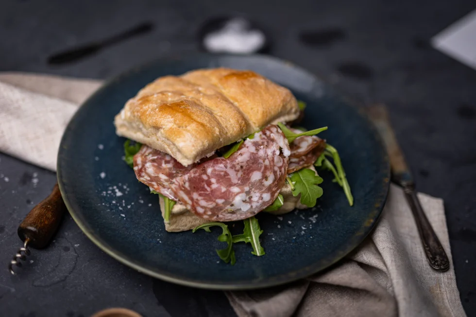 Salame Ventrichina & aioli - Kolonihagen økologisk ciabatta