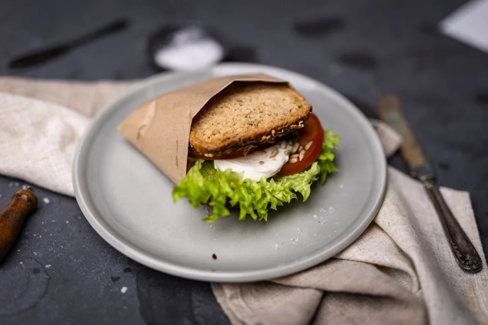 Kolonihagen glutenfri sandwich - Tomat, mozzarella & pesto