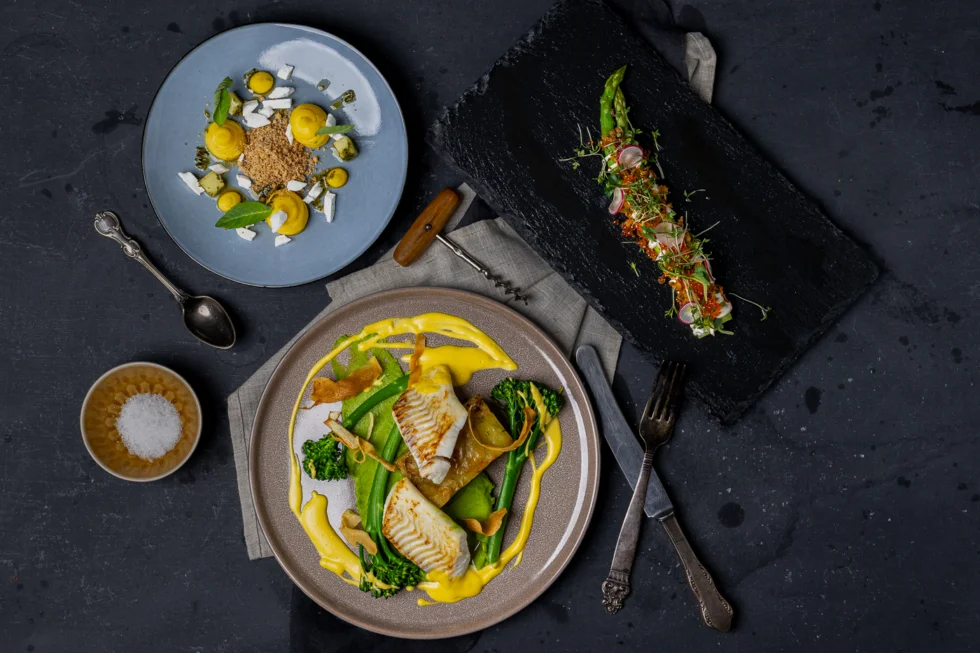 3-retter med asparges, hyse og mojito