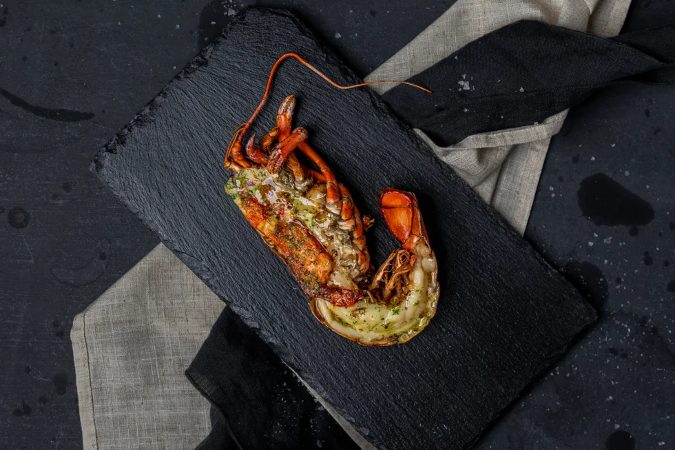 Grillet hummer med urtesmør