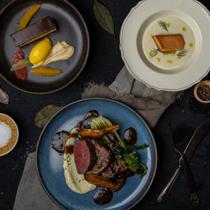 3-retter med ishavsrøye, hjort og dobbel sjokolademousse (meny 2)