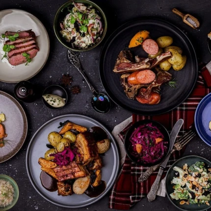 Klassisk julebuffet med ribbe og pinnekjøtt