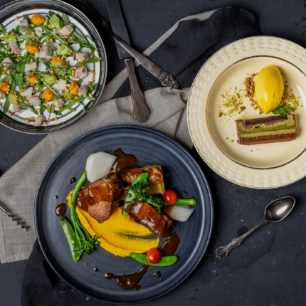 3-retter med ceviche, svin og Dubai